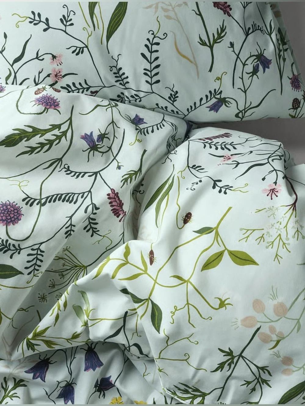 Floral Meadow Cotton Duvet Cover Set in White and Pink